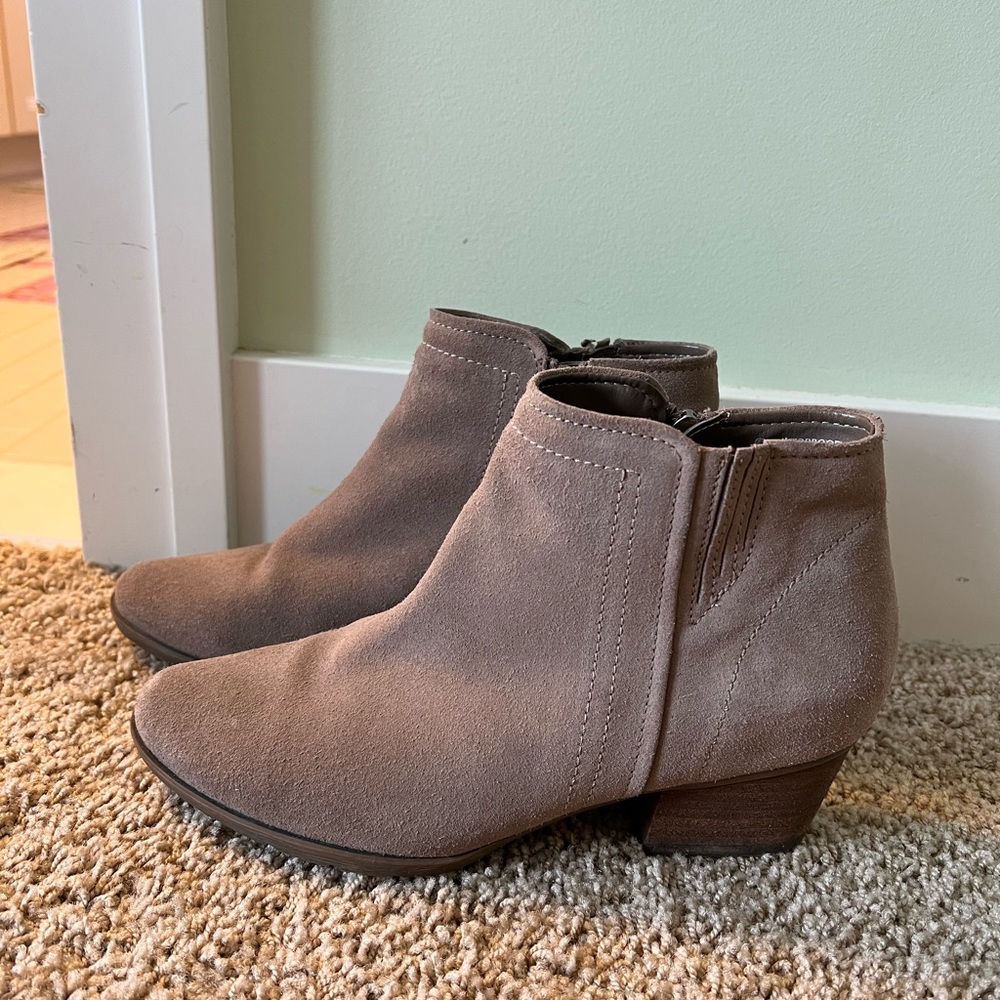 Blondo Aqua Protect Suede Pull On Waterproof Ankle Booties Women’s Size 9.5